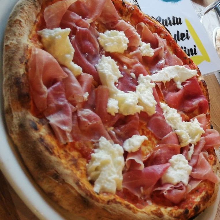 Pizza Buffalina avec mozzarella de bufflonne et jambon de Parme