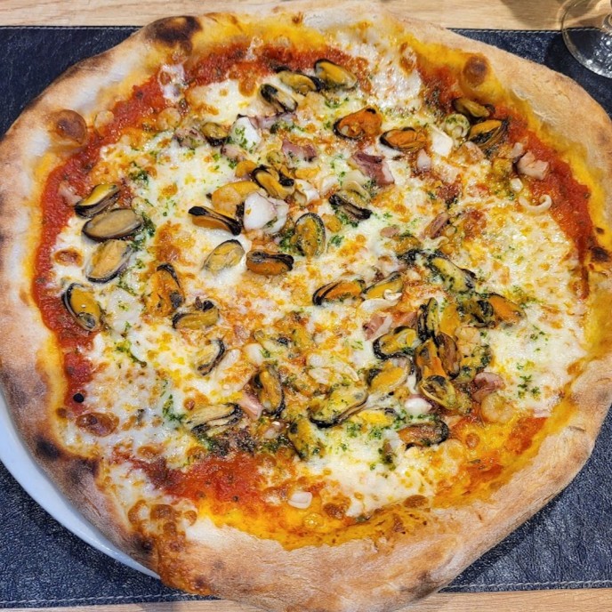 Pizza Frutti di Mare au feu de bois à Saverne avec fruits de mer